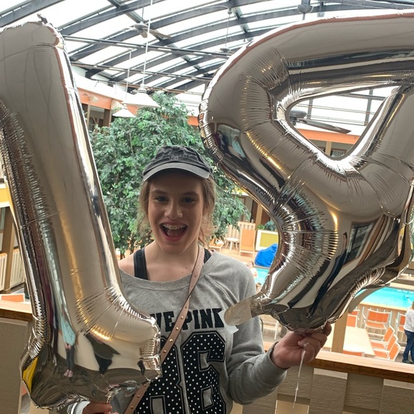 Meet your Posher, Nicole - Picture 6 of 8